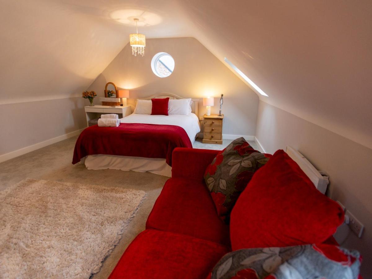Pass The Keys Superb Space In The Idyllic Village Of Loppington シュルーズベリー エクステリア 写真