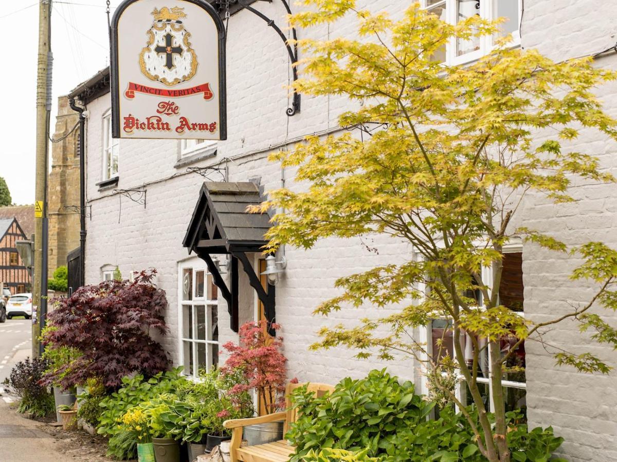 Pass The Keys Superb Space In The Idyllic Village Of Loppington シュルーズベリー エクステリア 写真